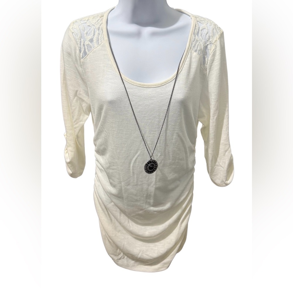 Women’s iZ Byer Form Fitted Tunic Beveled at Sides w/Lace Trim Back White Top